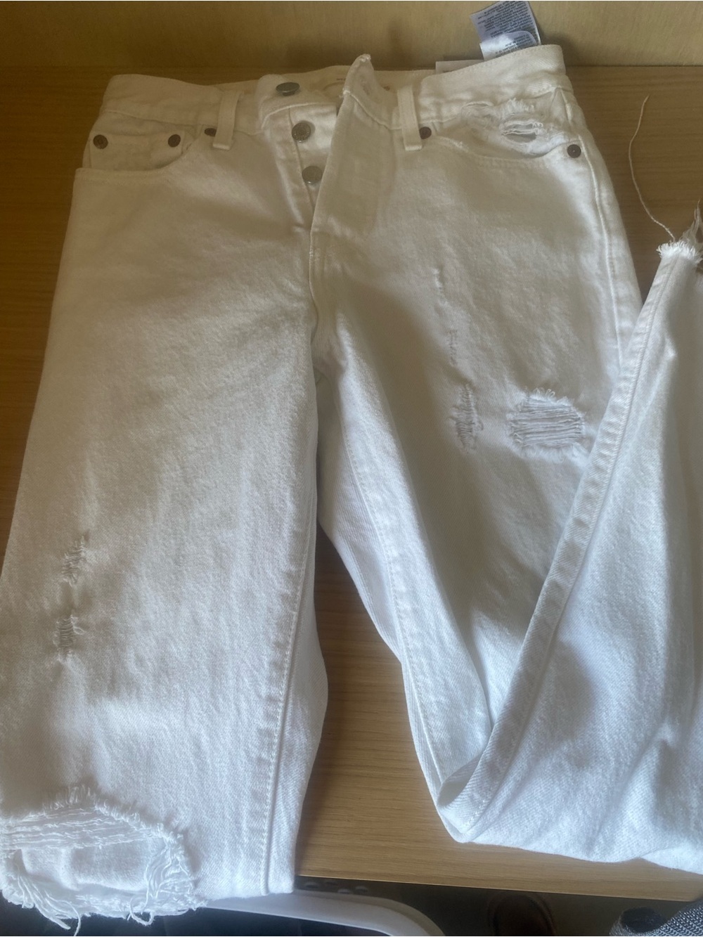 Levi's White Women's Skinny Jeans with Subtle Distressing